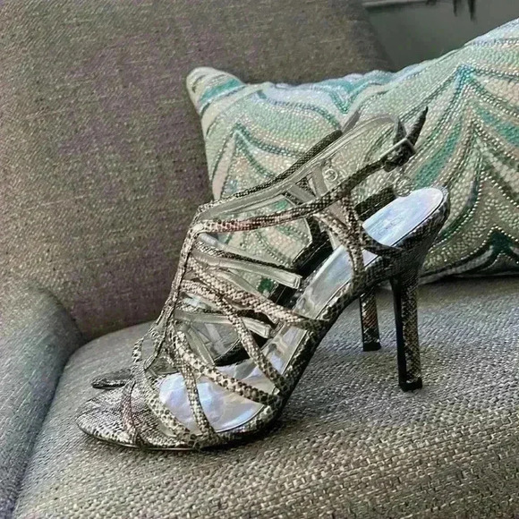 Guess Snakeskin Print Heels Size 7.5 - Picture 2 of 5
